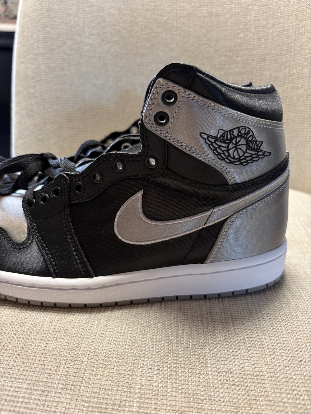 Nike Women’s Air Jordan 1 retro high OG “Satin Shadow” size 9 - Picture 6 of 8